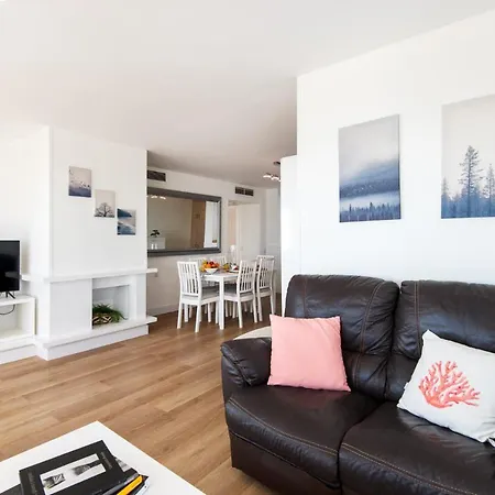 Magic Of The Ocean, Front Line In Playamar-parking, Sea Views, Pool, Tenis, Paddle, Wifi And Aircon Apartment