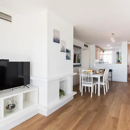 Magic Of The Ocean, Front Line In Playamar-parking, Sea Views, Pool, Tenis, Paddle, Wifi And Aircon Apartment *
