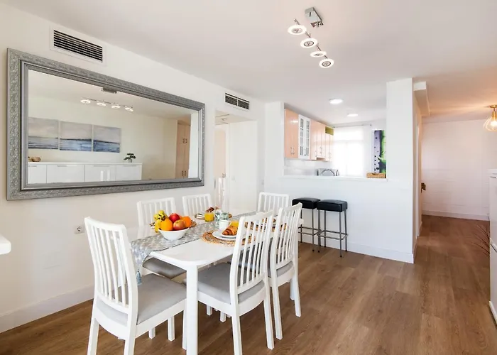 Magic Of The Ocean, Front Line In Playamar-parking, Sea Views, Pool, Tenis, Paddle, Wifi And Aircon Lägenhet *